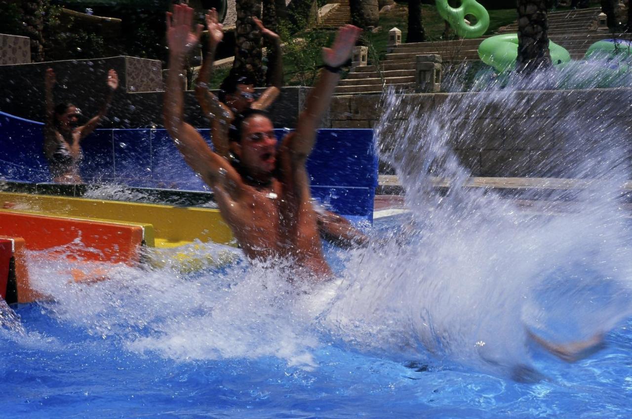 Sharm Dreams Vacation Club - Aqua Park Sharm El Sheikk Exterior foto A water slide at Splash Island